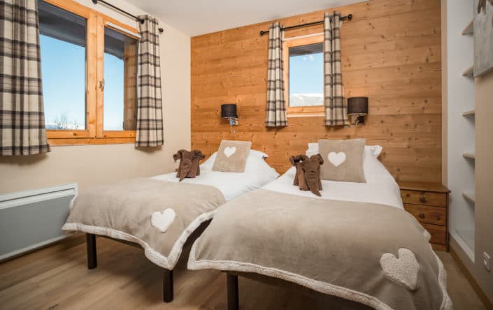 Twin bedroom