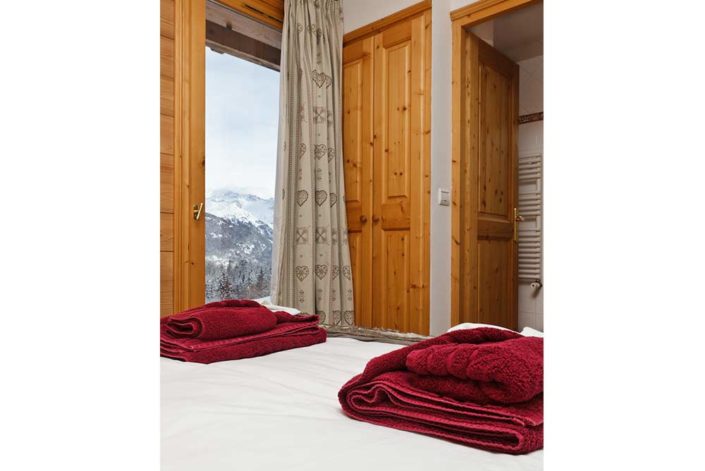 Chalet Jamais Bleu Gallery Image