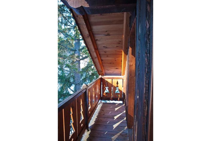 Dahu Balcony