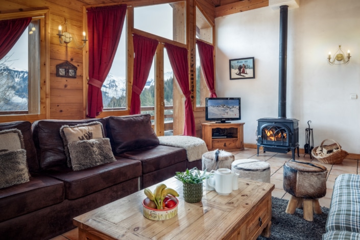 Chalet Jamais Bleu zoomed in lounge and fireplace